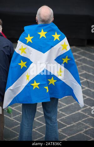 Glasgow, Regno Unito. 31st Gen 2020. Nella foto: Scene del lancio della campagna. Il giorno in cui il Regno Unito lascia l'Unione europea, i Verdi scozzesi si sono schierati per lanciare una nuova campagna Green Yes per la Scozia, affinché aderisca nuovamente all'Unione europea come nazione indipendente. Il co-leader dei Verdi scozzesi Patrick Harvie è affiancato dal parlamentare europeo Ska Keller, presidente del gruppo Verde al Parlamento europeo, che terrà un discorso. Credito: Colin Fisher/Alamy Live News Foto Stock