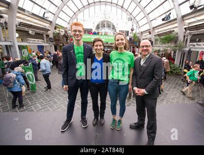 Glasgow, Regno Unito. 31 Gennaio 2020. Nella foto: (L-R) Ross Greer MSP; Ska Keller MEP - presidente del gruppo Verde al Parlamento europeo; Julia Bandel; Patrick Harvie MSP - Co leader del partito Verde Scozzese. Parlamentare ska Keller - presidente del gruppo Verde al Parlamento europeo. Il giorno in cui il Regno Unito lascia l'Unione europea, i Verdi scozzesi si sono schierati per lanciare una nuova campagna Green Yes per la Scozia, affinché aderisca nuovamente all'Unione europea come nazione indipendente. Il co-leader dei Verdi scozzesi Patrick Harvie è affiancato dal deputato europeo Ska Keller, presidente del gruppo Verde al Parlamento europeo, che w Foto Stock