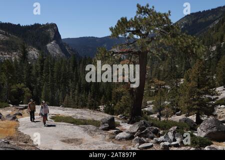 Pyramid Peak Trail Valle Glaciale Eldorado National Forest California Foto Stock