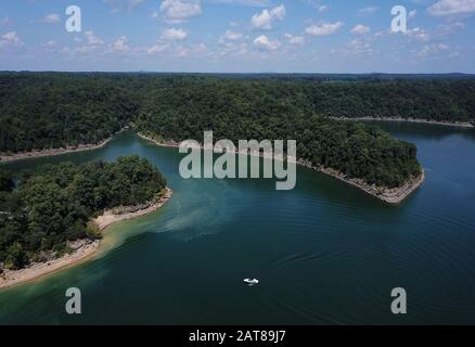 Motoscafo sul lago Cumberland aereo di droni Kentucky USA Foto Stock