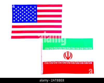 Bandiera USA e Iran su sfondo bianco. Inserire il testo. Posto gratuito. Modello. Foto Stock