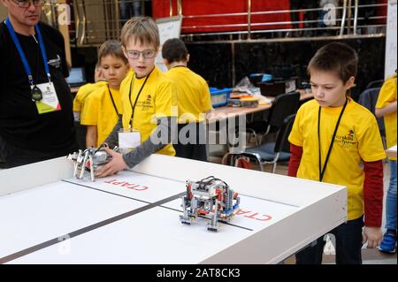 Competizioni di robot tra gli studenti Foto Stock