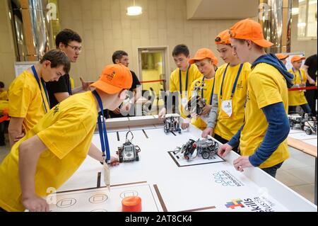 Competizioni di robot tra gli studenti Foto Stock