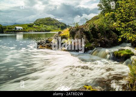 Guardando Lungo il Loch del Mare ad Ardheslaig Foto Stock