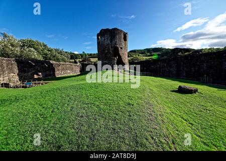 Un castello e la chiesa di St Bridgets sono i principali edifici di Skenfrith (gallese: Ynysgynwraidd) - un piccolo villaggio nel Monmouthshire, Galles sud-orientale. Io Foto Stock