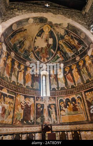 Affreschi del 12th secolo nella Basilica della Santa Trinità di Saccargia, 1116, in stile romanico, nei pressi di Codrongianos, provincia di Sassari, Sardegna, Italia Foto Stock