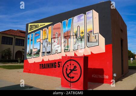 Segnaletica presso la Liberty Station, l'ex centro di formazione navale di San Diego CA Foto Stock