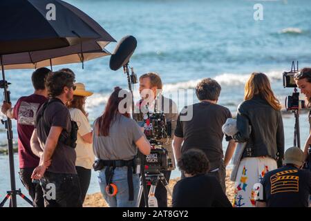 Isabel Coixet, regista britannico Timothy Spall, sul set del film 'IT Snows in Benidorm', Benidorm, Spagna Foto Stock