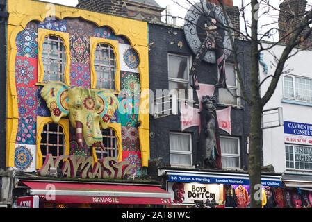 Namaste sulla Camden High Street Londra Foto Stock