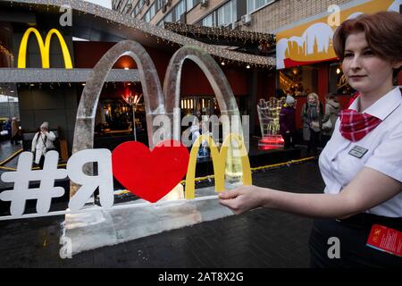 Mosca, Russia. 31st di gennaio, 2020 Vista dell'ingresso al ristorante McDonald's il giorno della celebrazione del 30th anniversario dell'apertura del primo ristorante dell'Unione Sovietica Foto Stock