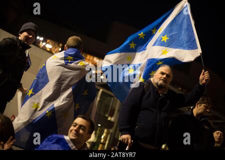 Edimburgo, Regno Unito. 31st Gen 2020. "La manifestazione Di Protesta per la Giornata della Brexit "UE Già issata", al di fuori del Parlamento scozzese, in base alla sera in cui il Regno Unito lascia l'Unione europea. Credito: Jeremy sutton-hibbert/Alamy Live News Foto Stock