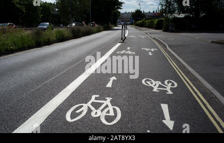 Percorsi di rete a ciclo nazionale che collegano il centro di Southampton con l'area di Totton. Lo schema consente a ciclisti e pendolari di viaggiare in tutta sicurezza. Foto Stock