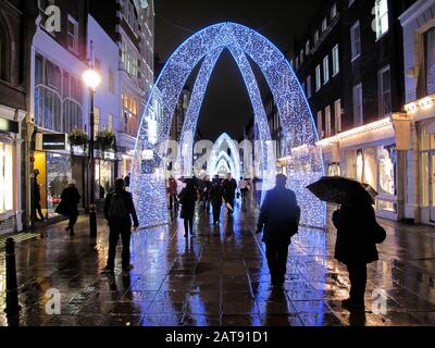 Decorazioni natalizie su Bond Street, Londra, Regno Unito Foto Stock