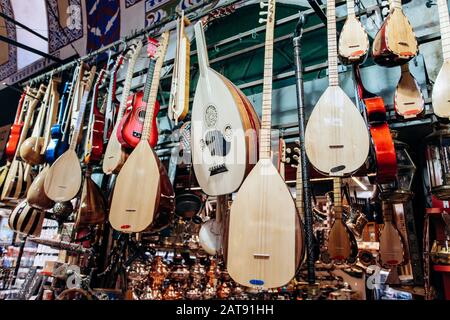 Bagno turco Strumenti musicali Gli strumenti musicali sono venduti nel mercato Foto Stock