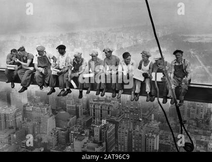 Lavoratori DEL ROCKEFELLER CENTER, New York, 1932. Foto Stock