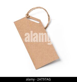 Tag vuoti legati con spago. Prezzo di etichetta, dono tag, vendita Tag, etichetta indirizzo Foto Stock