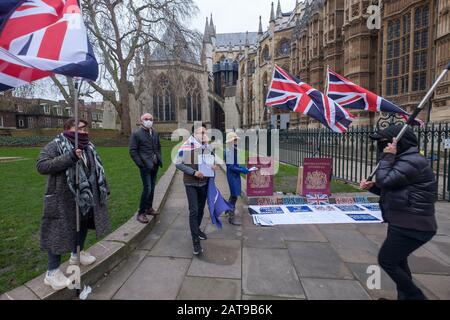 Londra, Regno Unito. 31st gennaio 2020. I titolari Di Passaporti britannici nazionali (Overseas) chiedono al governo britannico di identificare i titolari di BNO Come Cittadini britannici e di concedere ai loro figli la nazionalità britannica. I passaporti BNO sono stati un dispositivo inventato nei colloqui tra Cina e Regno Unito per il futuro di Hong Kong, e non danno alcun diritto di soggiorno nel Regno Unito e lo status speciale non è passato ai bambini. Ai cittadini di BN Hong Kongers viene negata la piena cittadinanza a meno che non possano fornire prove di non essere di origine cinese; dicono che si tratta di discriminazione e negazione dei loro diritti umani. Peter Marshall/Alamy Live News Foto Stock