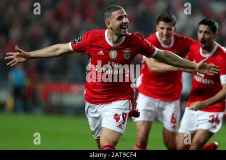 31 gennaio 2020, Lisbona, Portogallo: Adel Taarabt di SL Benfica celebra dopo aver segnato un gol durante la partita di calcio della Lega portoghese tra SL Benfica e Belenenses SAD allo stadio Luz di Lisbona, Portogallo, il 31 gennaio 2020. (Credit Image: © Pedro Fiuza/Zuma Wire) Foto Stock