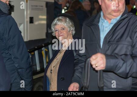 Westminster, Londra, Regno Unito. 31st Gen 2020. Nigel Farage e Ann Widdecombe prima di parlare a Parliament Square mentre la Gran Bretagna si prepara ad uscire dall'Unione europea. Penelope Barritt/Alamy Live News Foto Stock