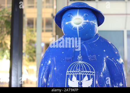 Snowman visto su London Street, Inghilterra, Gran Bretagna, Regno Unito Foto Stock