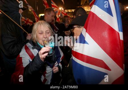 I sostenitori della Brexit si riuniscono a George Square, Glasgow, mentre il Regno Unito si prepara a lasciare l’Unione europea, ponendo fine a 47 anni di stretti e talvolta scomodi legami con Bruxelles. Foto PA. Data Immagine: Venerdì 31 Gennaio 2020. Vedi la storia dell’PA POLITICA Brexit. Photo credit dovrebbe leggere: Andrew Milligan/PA Wire Foto Stock