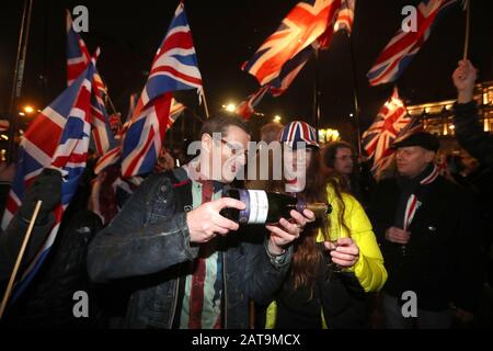 I sostenitori della Brexit si riuniscono a George Square, Glasgow, mentre il Regno Unito si prepara a lasciare l’Unione europea, ponendo fine a 47 anni di stretti e talvolta scomodi legami con Bruxelles. Foto PA. Data Immagine: Venerdì 31 Gennaio 2020. Vedi la storia dell’PA POLITICA Brexit. Photo credit dovrebbe leggere: Andrew Milligan/PA Wire Foto Stock