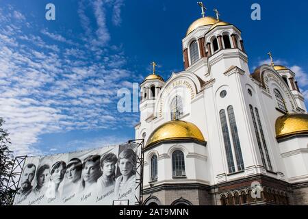 La Chiesa sul sangue In Onore Di Tutti i Santi Risplende nella Terra russa dove Nicola II, ultimo imperatore della Russia, e la sua famiglia sono stati fucilati Foto Stock