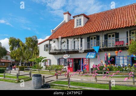 Seaport Village, il complesso per lo shopping e i ristoranti sul lungomare adiacente alla Baia di San Diego nel centro di San Diego, famosa attrazione turistica di viaggio. California. STATI UNITI. . Luglio 13th, 2019 Foto Stock