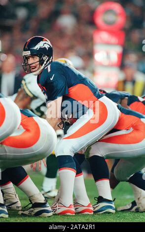 John Elway dei Denver Broncos durante il Super Bowl XXXII il 1/25/98 a San Diego, CA Broncos 31, Packers 24 Foto Stock