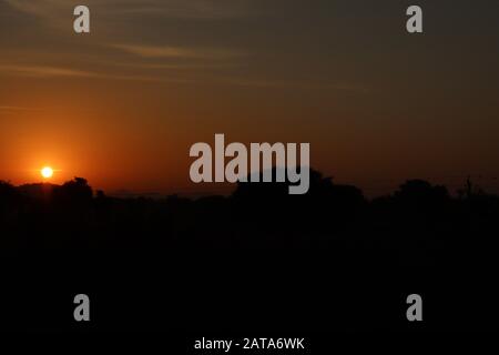 Alba nel villaggio indiano , paesaggio Foto Stock