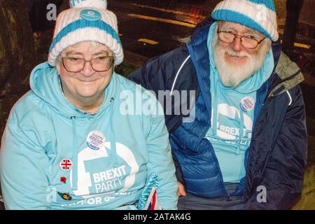 La Brexit pro Lascia che i sostenitori si riunisca a Westminster il giorno della Brexit mentre il Regno Unito si prepara a lasciare l’Unione europea il 31st gennaio 2020 a Londra, Inghilterra, Regno Unito. Foto Stock