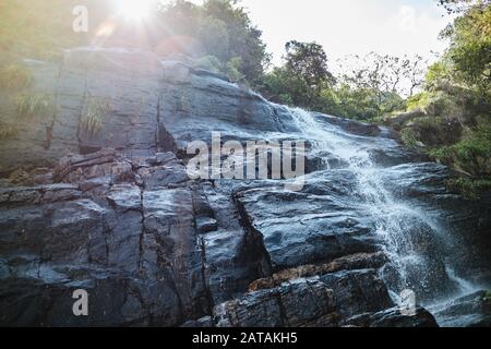 Bella cascata nella gamma Knuckles, Sri Lanka Foto Stock