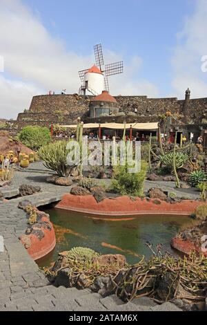 Il Jardin de Cactus di Cesar Manrique, sito Patrimonio dell'umanità dell'UNESCO della Biosfera, Guatiza, Lanzarote Foto Stock