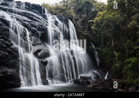 Bellissime cascate nel parco nazionale di Horton Plains, Sri Lanka Foto Stock