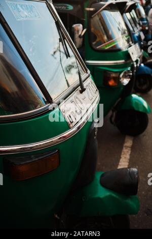 Tuk Tuk parcheggiava in Sri Lanka Foto Stock