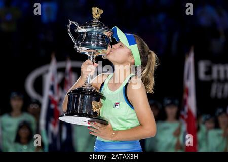 Melbourne, Australia. 01st Feb, 2020. Sofia Kenin degli Stati Uniti ha sconfitto Garbiñe Muguruza di, Spagna., . a Melbourne Park, Melbourne, Australia il 1 febbraio 2020. Foto Di Peter Dovgan. Credit: Uk Sports Pics Ltd/Alamy Live News Foto Stock