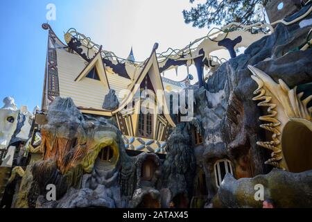 Crazy House a Dalat in Vietnam. Giornata Di Sole Chiara 15 Gennaio 2020 Foto Stock