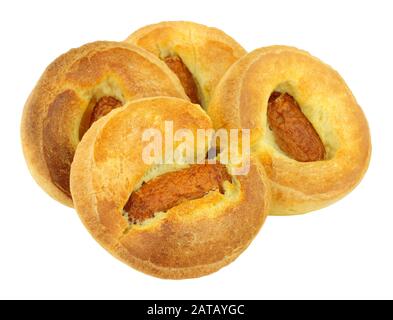 Mini salsiccia toad nel buco snack isolato su uno sfondo bianco Foto Stock