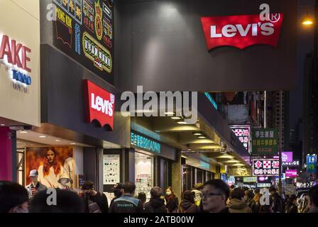 Hong Kong, Cina. 28th Gen 2020. Marchio e logo LeviÂ´s azienda americana di abbigliamento visto a Hong Kong. Credit: Budrul Chukrut/Sopa Images/Zuma Wire/Alamy Live News Foto Stock