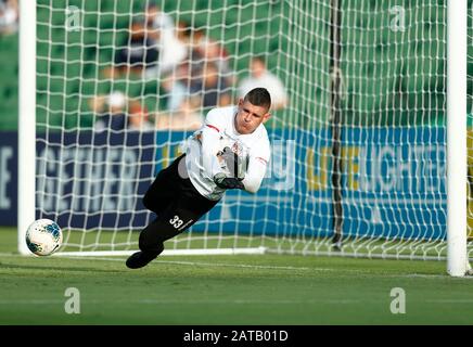 Perth, Australia. 01st Feb, 2020. 1st Febbraio 2020; HBF Park, Perth, Australia Occidentale; A League Football, Perth Glory Versus Melbourne Victory; portiere Liam Reddy of the Perth Glory si riscalda prima della partita Credit: Action Plus Sports Images/Alamy Live News Foto Stock