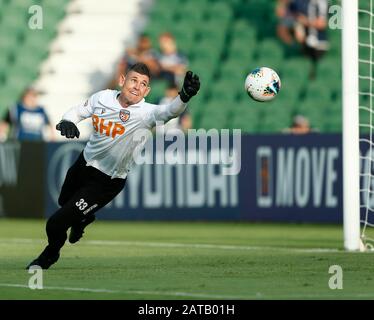 Perth, Australia. 01st Feb, 2020. 1st Febbraio 2020; HBF Park, Perth, Australia Occidentale; A League Football, Perth Glory Versus Melbourne Victory; portiere Liam Reddy of the Perth Glory si riscalda prima della partita Credit: Action Plus Sports Images/Alamy Live News Foto Stock