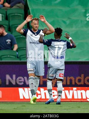 Perth, Australia. 01st Feb, 2020. 1st Febbraio 2020; HBF Park, Perth, Western Australia, Australia; A League Football, Perth Glory Versus Melbourne Victory; Ola Toivonen di Melbourne Victory festeggia il punteggio nel minuto 24th per fare il punteggio 1-0 a Melbourne Credit: Action Plus Sports Images/Alamy Live News Foto Stock