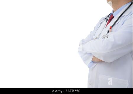 Una vista laterale di un medico maschio su uno sfondo bianco Foto Stock