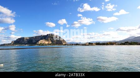 Sicilia, Palermo, Mondello: Vista Sulla Baia, In Autunno Sole, Guardando A Sud Mondello Beach, Provincia Di Palermo, Foto Stock