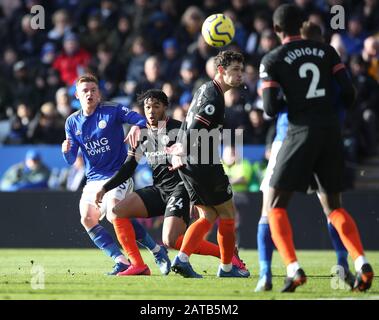 Harvey Barnes (a sinistra) di Leicester City segna il primo gol del gioco durante la partita della Premier League al King Power Stadium di Leicester. Foto Stock