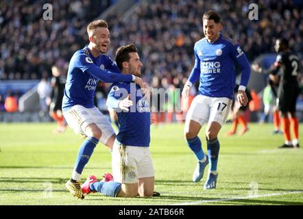 Il ben Chilwell (centro) di Leicester City celebra il suo secondo gol del gioco durante la partita della Premier League al King Power Stadium di Leicester. Foto Stock