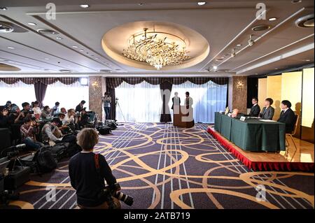 Tokyo, Giappone, Il 31 Gennaio 2020. 31st Gen 2020. (R-L) Hideyuki Ohashi, Naoya Inoue, Shingo Inoue Boxing : Naoya Inoue del Giappone partecipa a una conferenza stampa per annunciare i suoi titoli WBA (Super), IBF, e WBO bantamweight che si terrà il 25 aprile presso il Mandalay Bay Resort & Casino di Las Vegas, Nevada, Stati Uniti, presso l'Hotel Grand Palace di Tokyo, Giappone, il 31 gennaio 2020 . Credito: Hiroaki Yamaguchi/Aflo/Alamy Live News Foto Stock