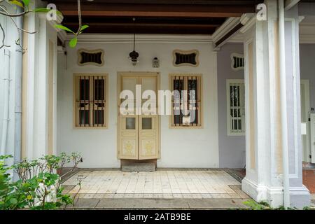 Singapore, Gennaio 2020. Una vista delle tipiche vecchie botteghe in Emerald Hill Road Foto Stock