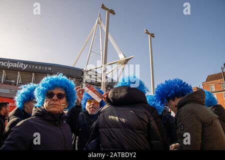 Cardiff, Galles, Regno Unito. 1st febbraio 2020. Sei Nazioni Rugby, Welsh e Italian Rugby tifosi godono l'inizio Del Campionato Di Rugby Union Di Sei Nazioni presso il Principato di Cardiff, Galles. Credito: Haydn Denman/Alamy Live News Foto Stock