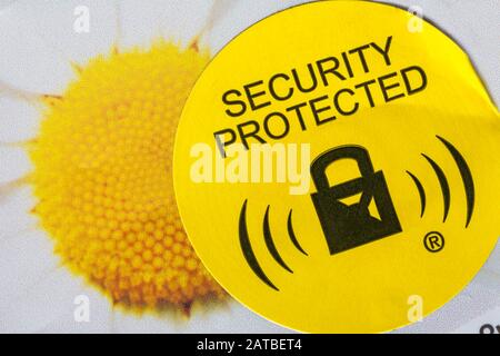Etichetta adesiva gialla protetta per la sicurezza sulla confezione delle cartucce di inchiostro Epson Multipack18 Foto Stock